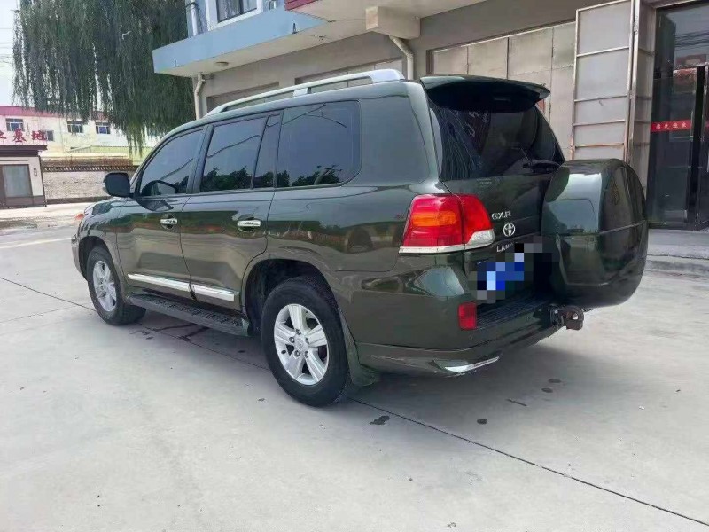 保定13年丰田兰德酷路泽8