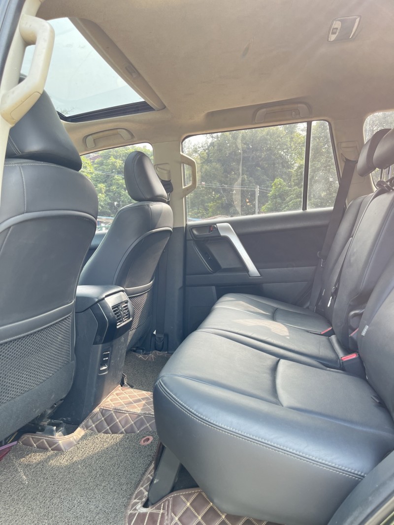 中山17年丰田普拉多8