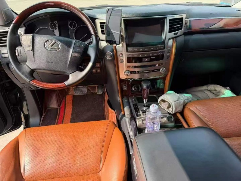 广州12年雷克萨斯LX5