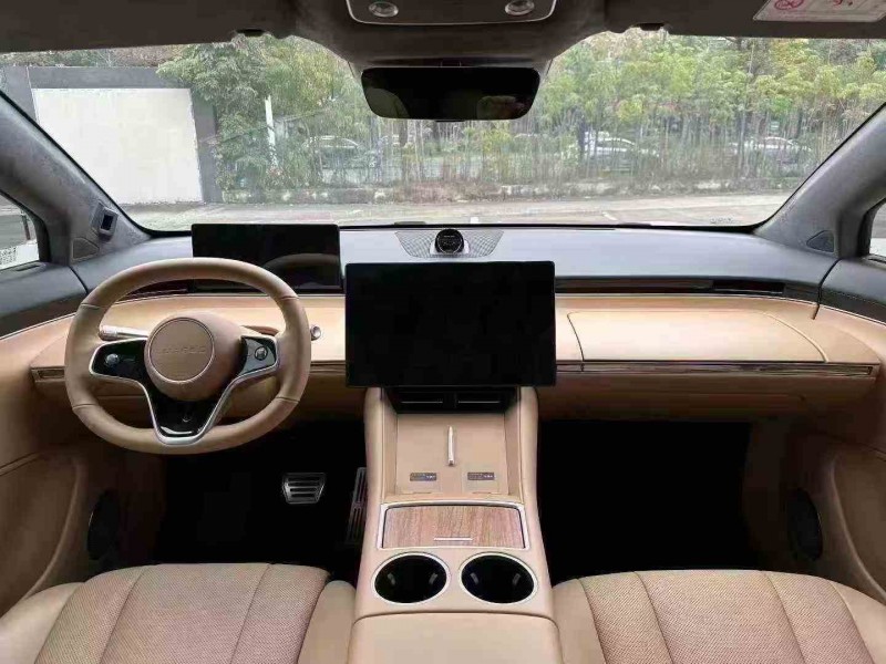 湛江25年华为智选智界R74