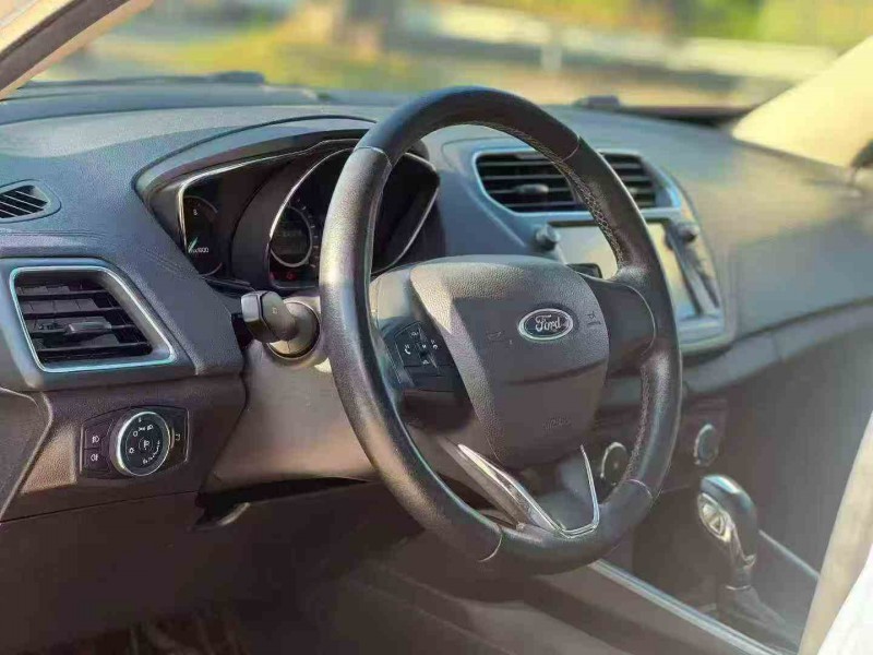 汕头19年福特福睿斯5