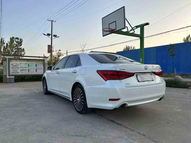 徐州18年丰田皇冠3