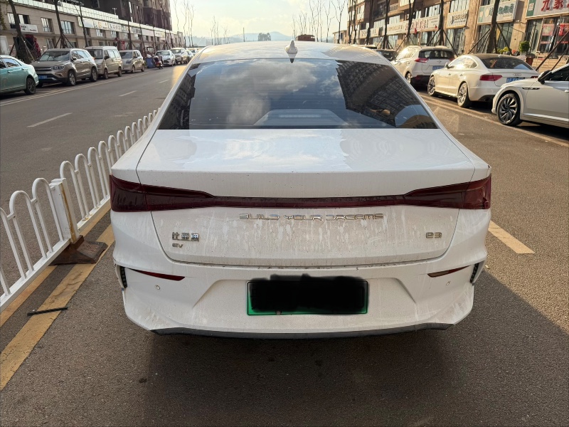 红河23年比亚迪E35