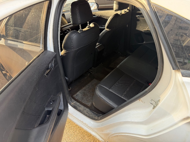 红河23年比亚迪E34