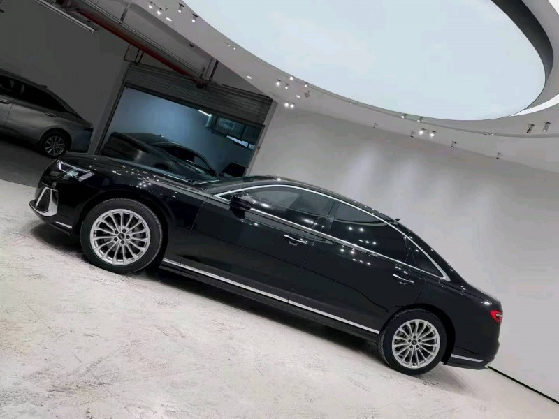 成都23年奥迪A8L2