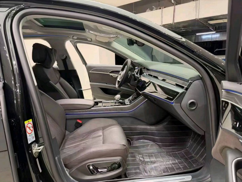 成都23年奥迪A8L4