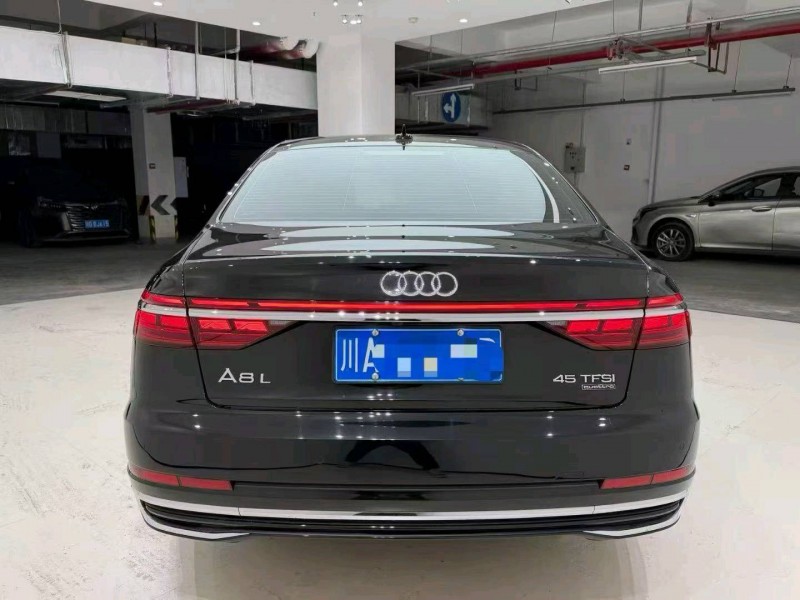 成都23年奥迪A8L8