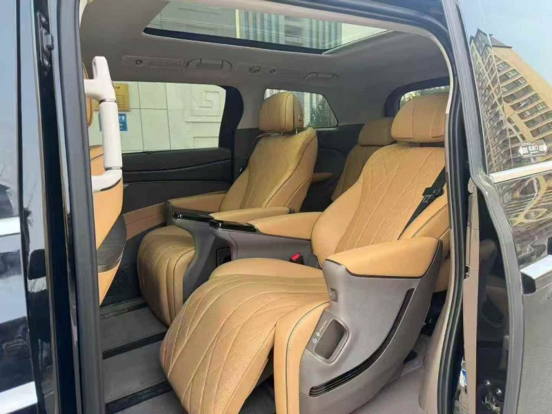 济宁24年腾势D95