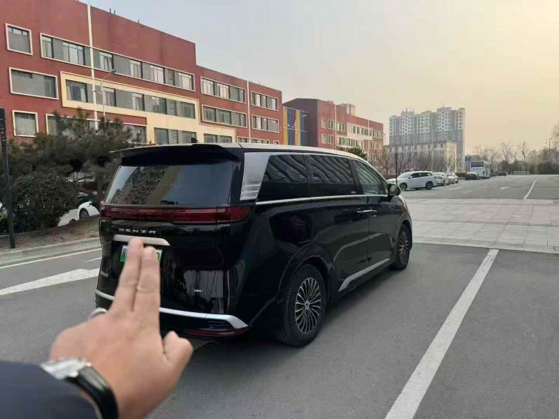 济宁24年腾势D98