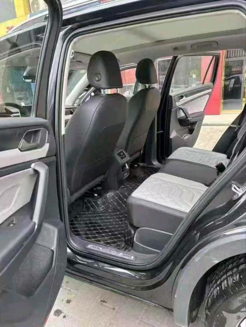 襄阳25年大众探岳5