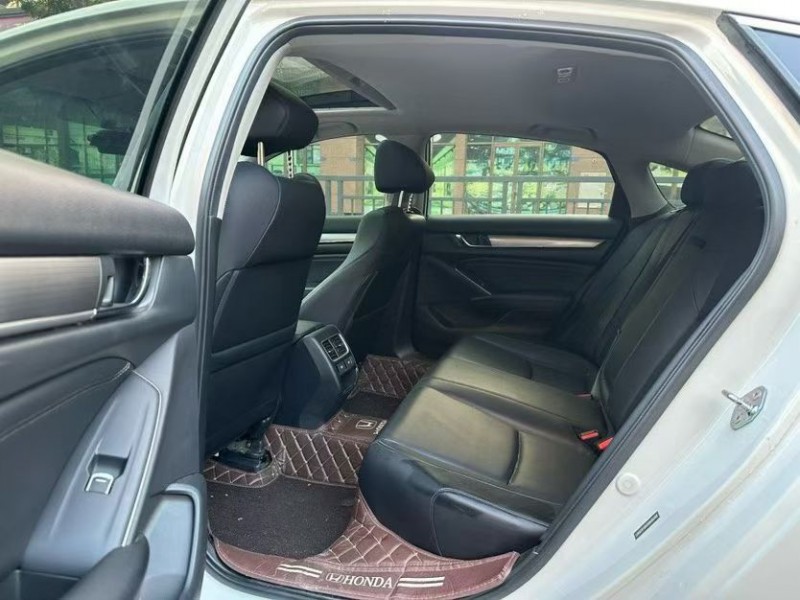 东莞22年本田雅阁4