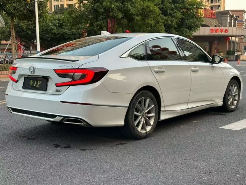 东莞22年本田雅阁8