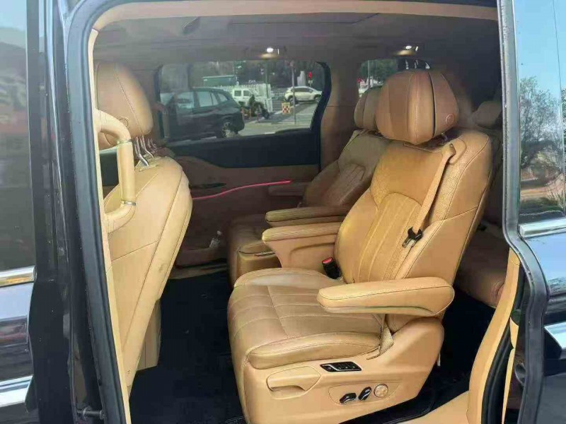 衢州23年岚图汽车梦想家4