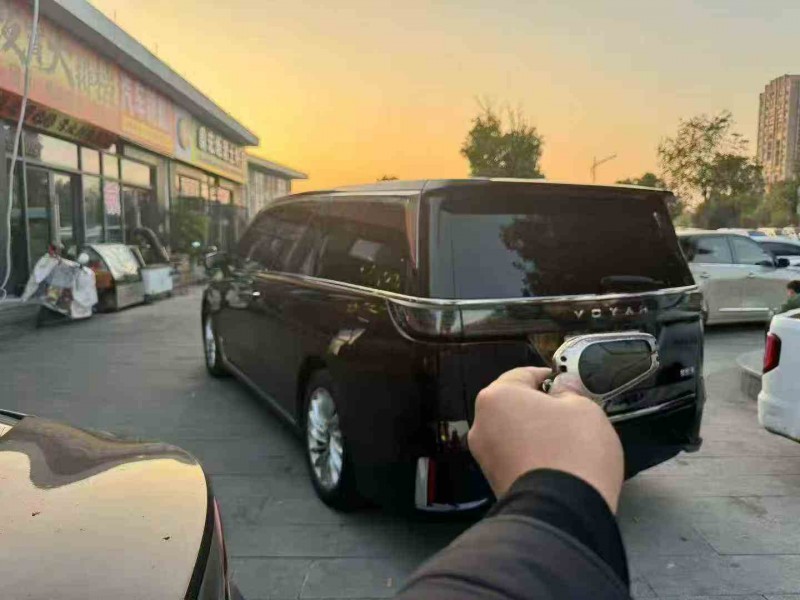 衢州23年岚图汽车梦想家7