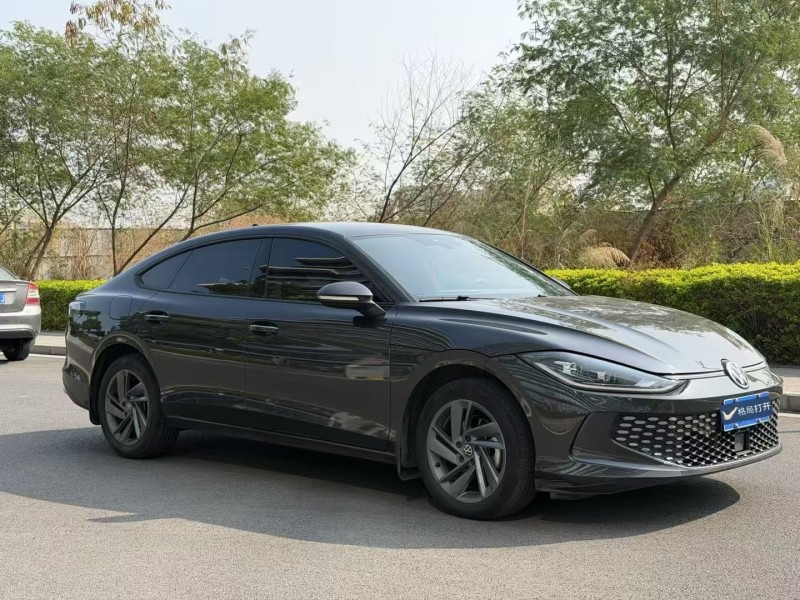 东莞25年大众凌渡2