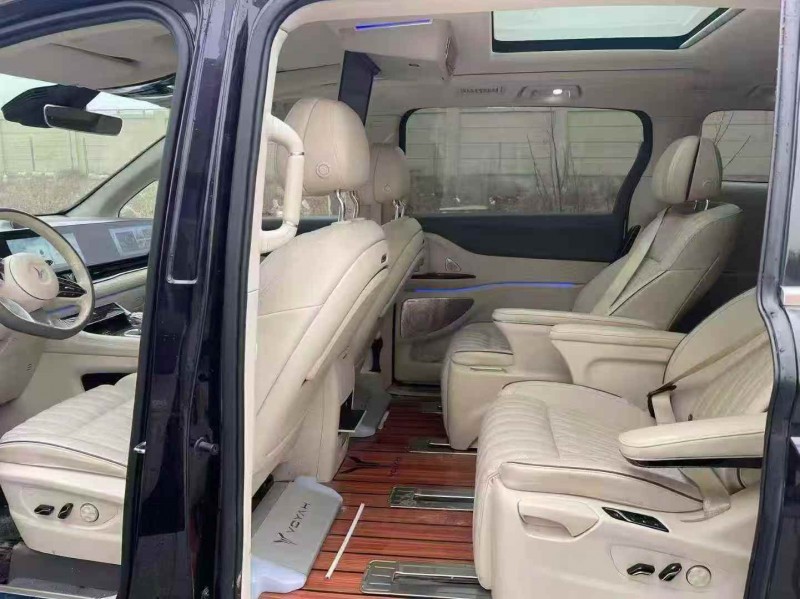 济宁23年岚图汽车梦想家5