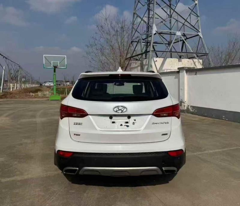 苏州15年现代新胜达9