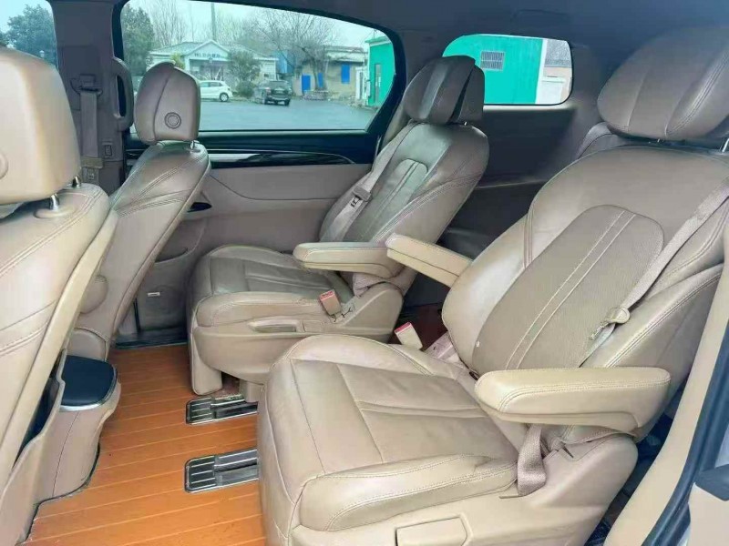 东营19年别克GL86