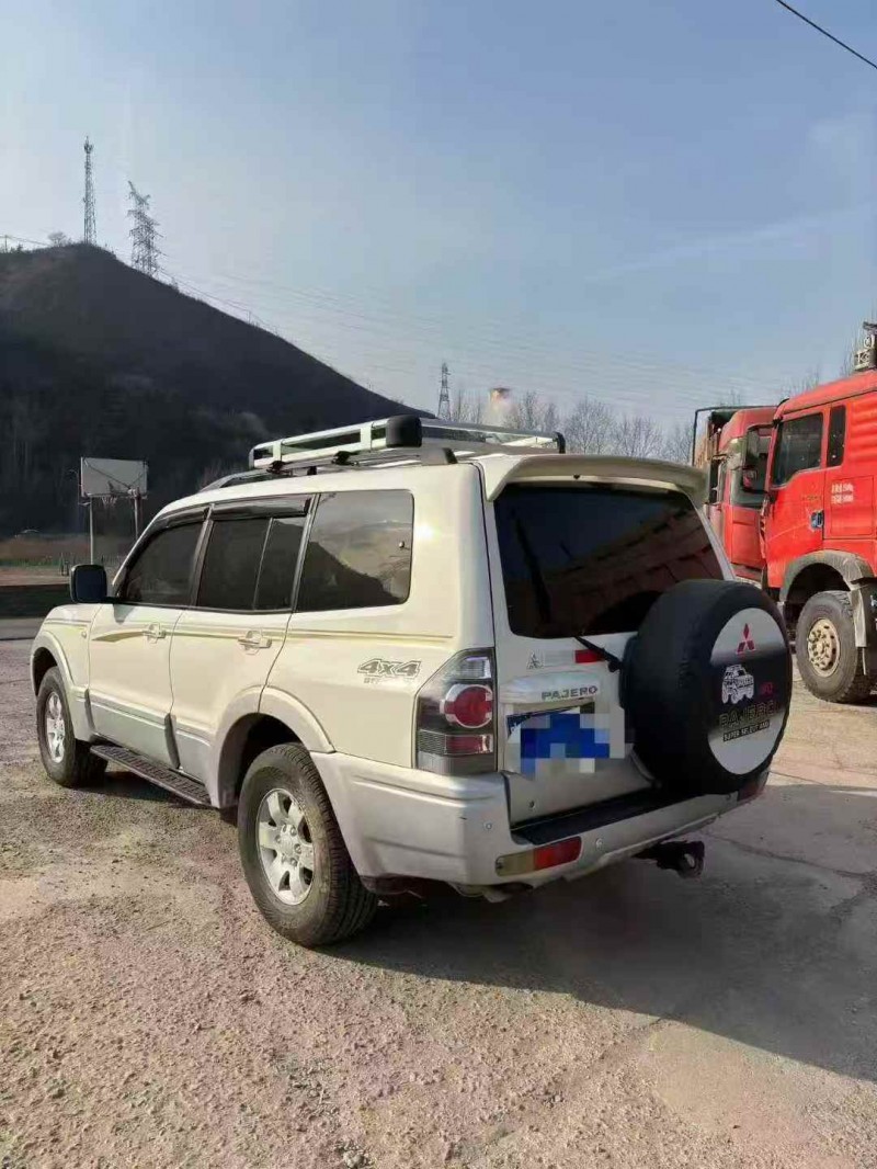 邯郸12年三菱帕杰罗7