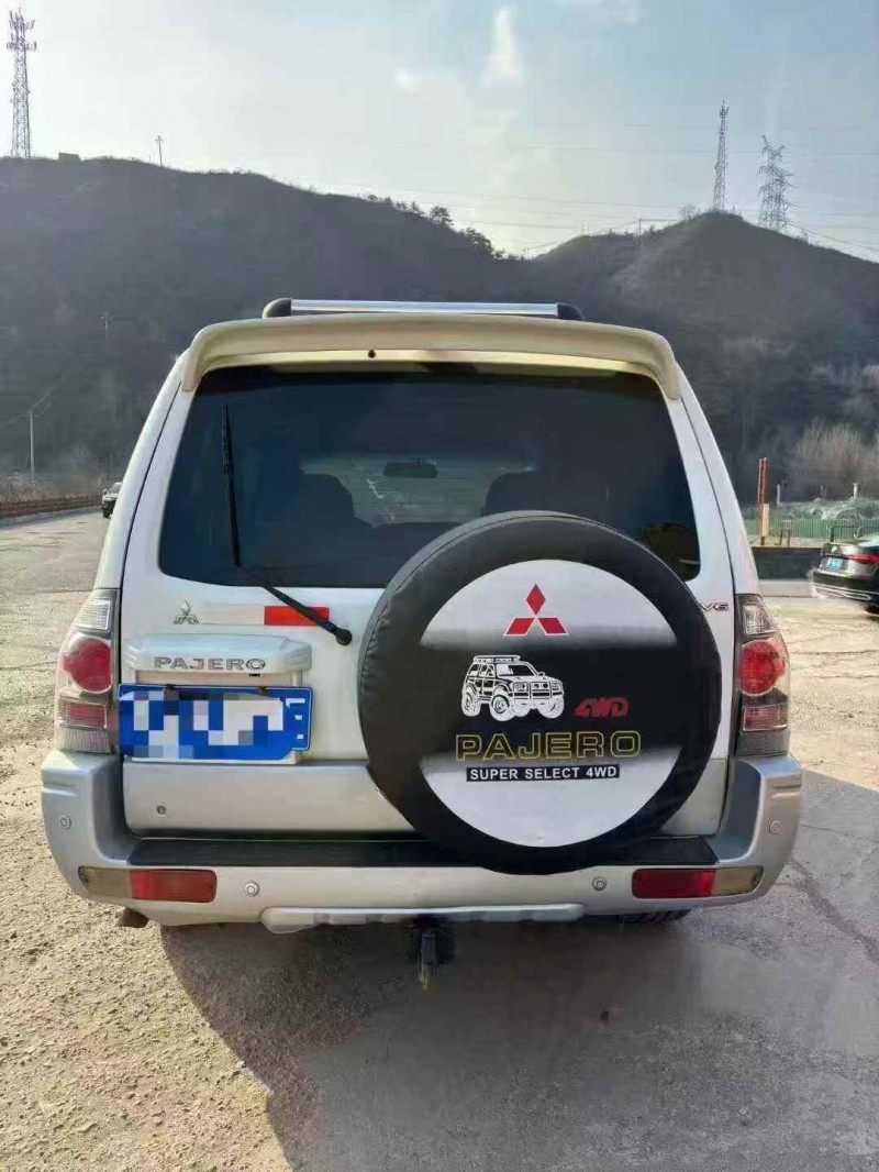 邯郸12年三菱帕杰罗9