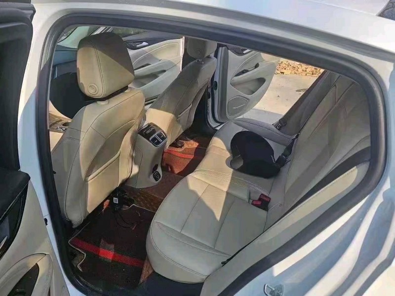 菏泽21年别克君威9