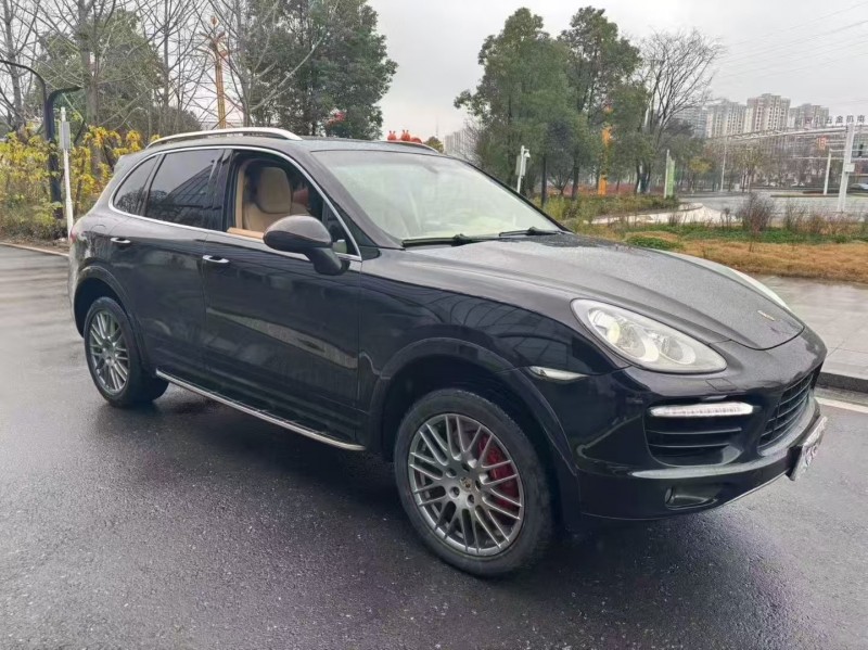 常德14年保时捷卡宴3