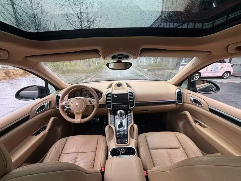 常德14年保时捷卡宴7