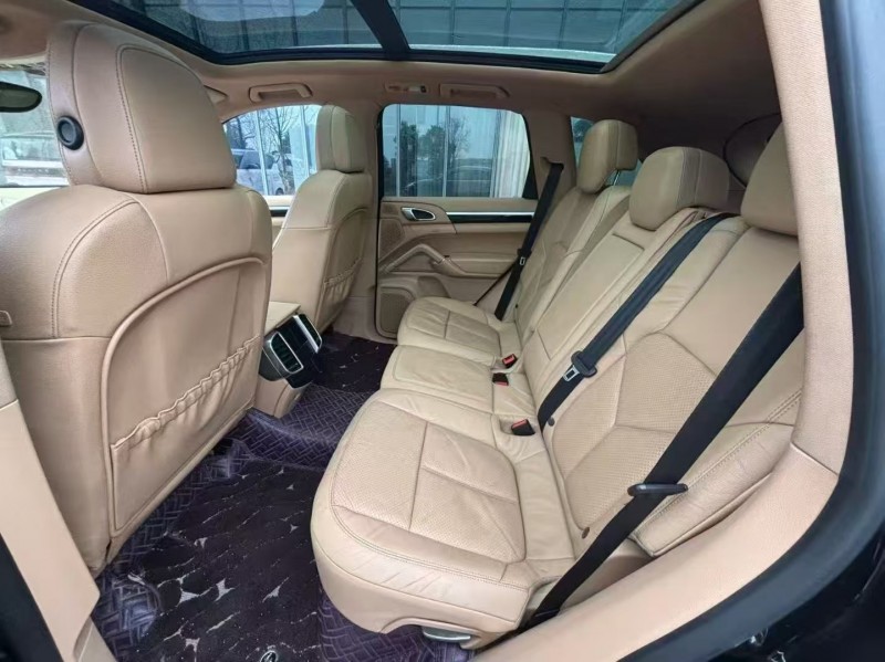 常德14年保时捷卡宴8