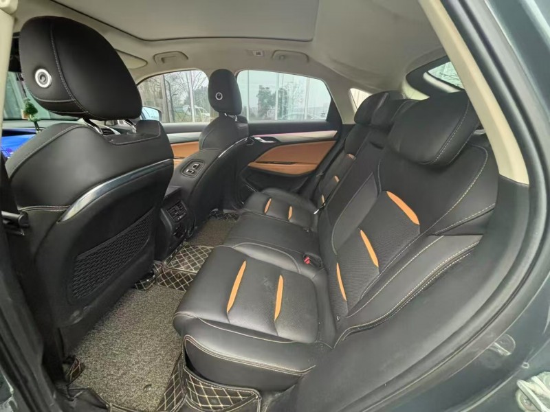 常德19年吉利星越5