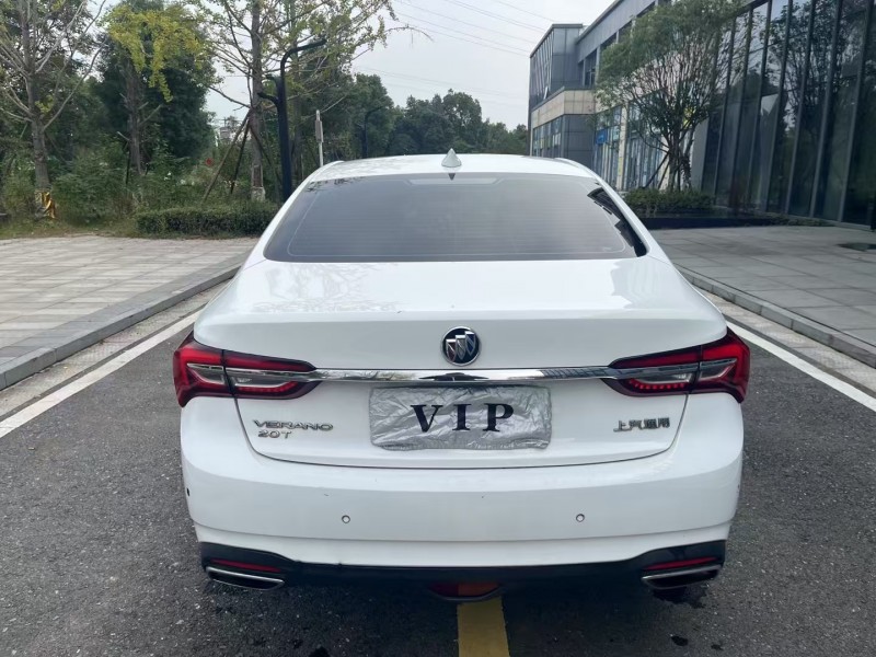 常德20年别克威朗8