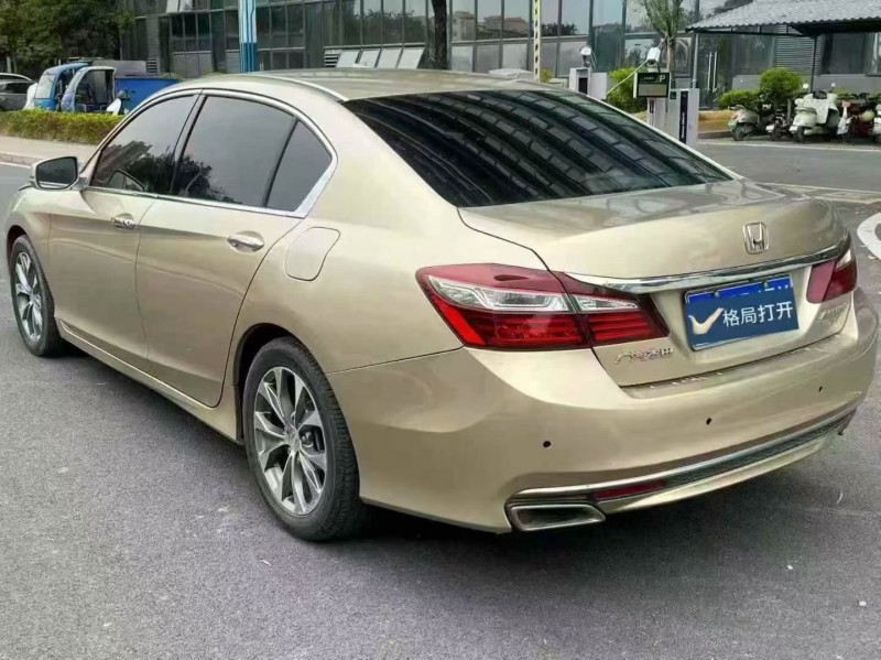 珠海17年本田雅阁9