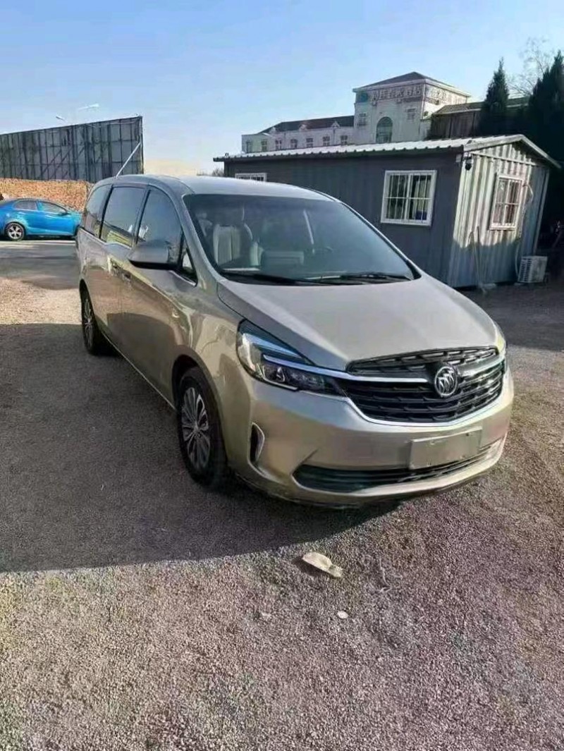 青岛22年别克GL82