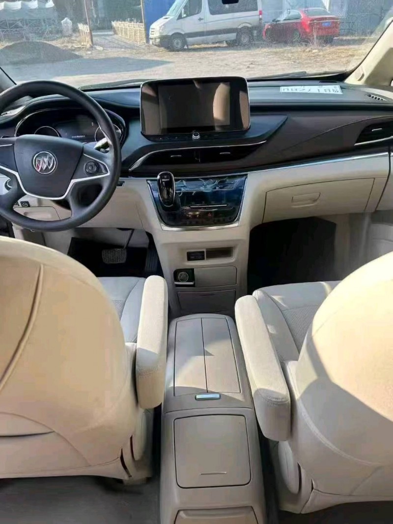 青岛22年别克GL83