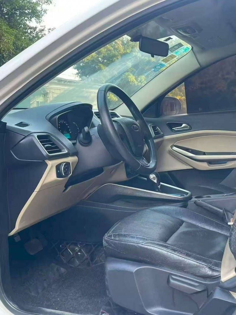 漳州16年福特福睿斯4