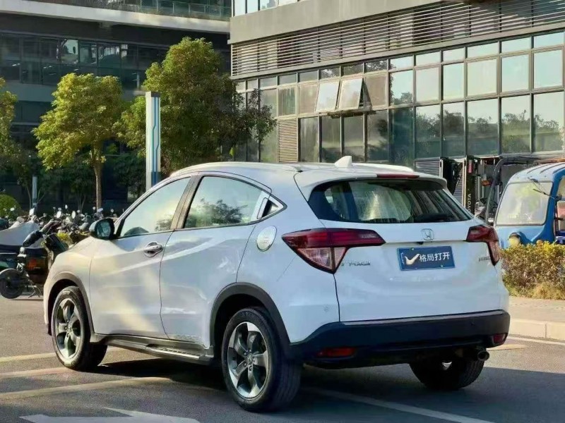 汕头16年本田缤智8