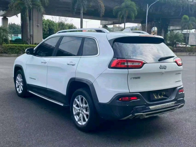 漳州17年Jeep自由光8