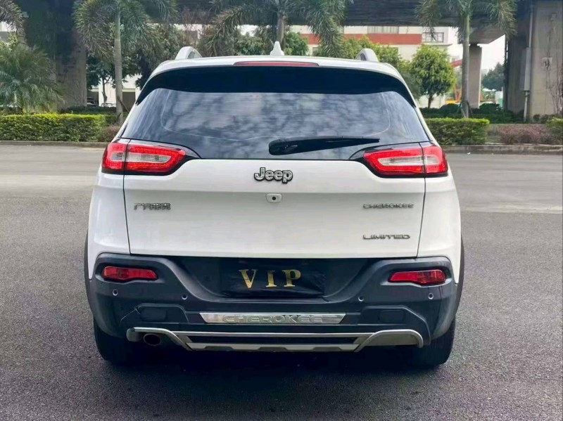 漳州17年Jeep自由光9