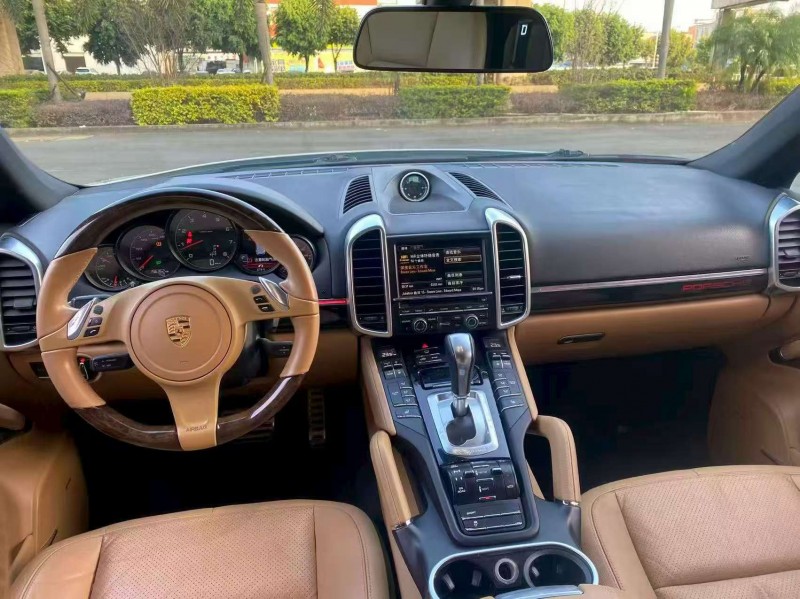 漳州14年保时捷卡宴5