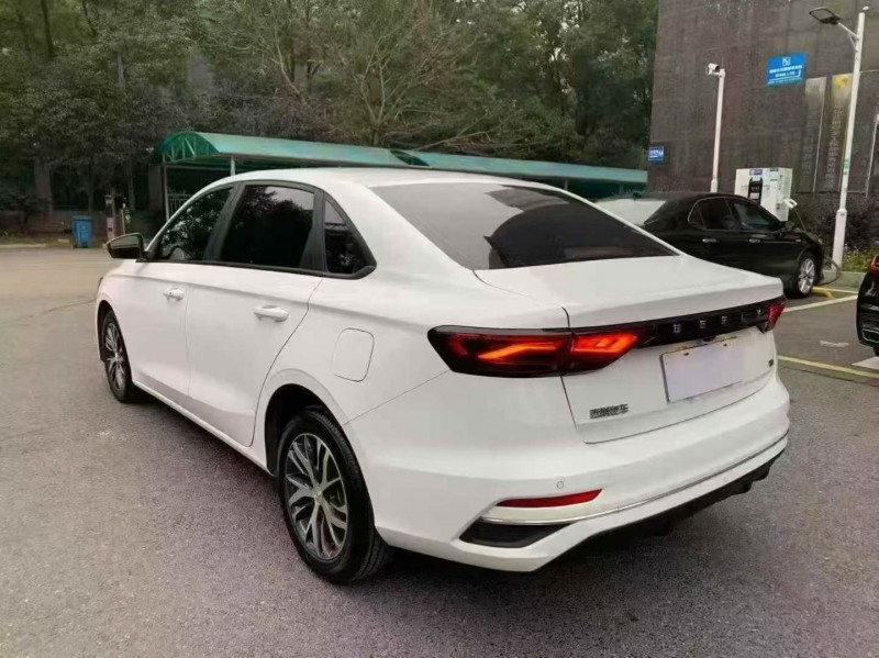 常德24年吉利帝豪7