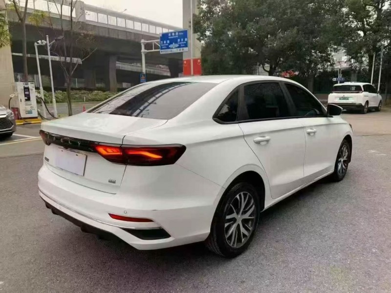 常德24年吉利帝豪8