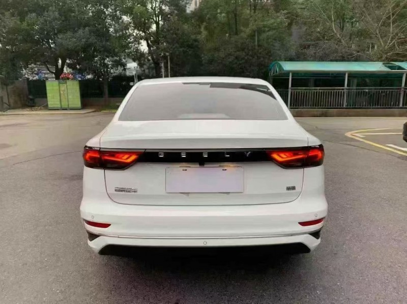 常德24年吉利帝豪9