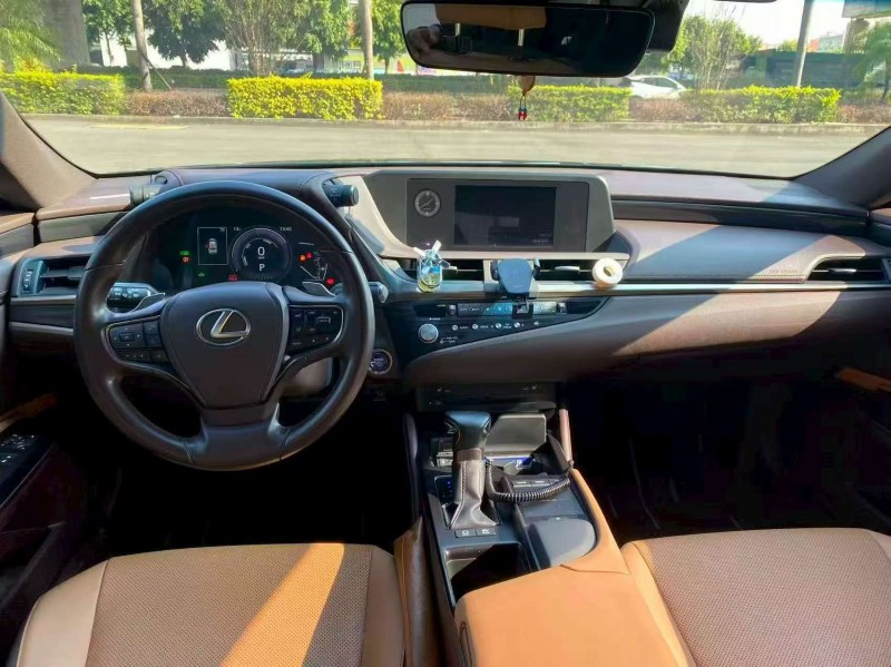 泉州21年雷克萨斯ES5