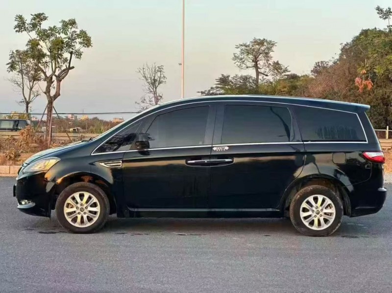 深圳17年纳智捷大7 MPV3