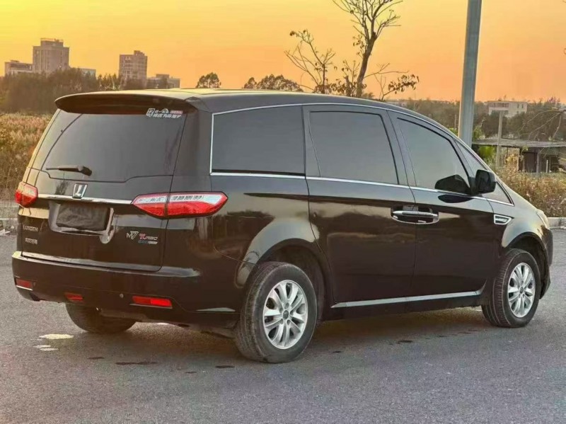 深圳17年纳智捷大7 MPV8