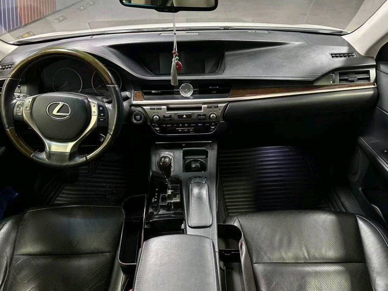 成都15年雷克萨斯ES3