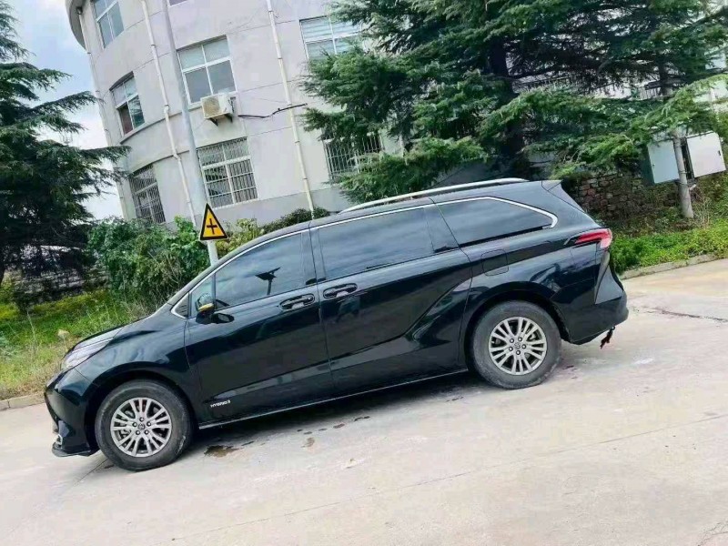 烟台23年丰田塞纳3