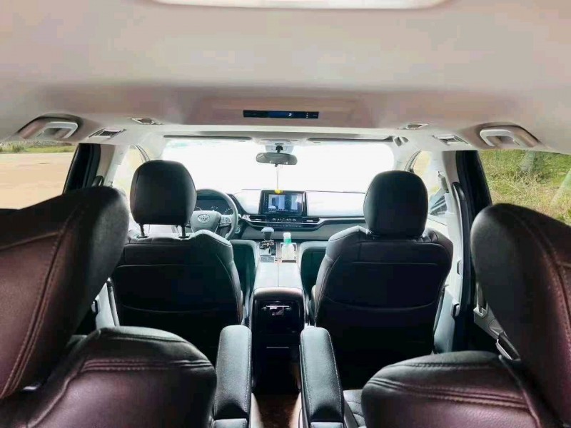 烟台23年丰田塞纳6