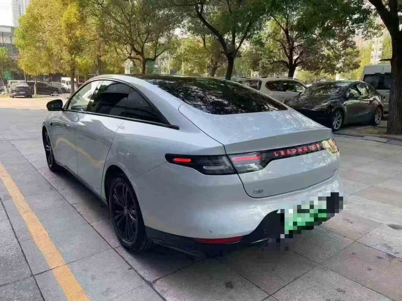 苏州25年零跑汽车C017