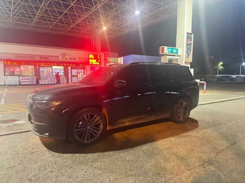 南昌24年零跑汽车C162