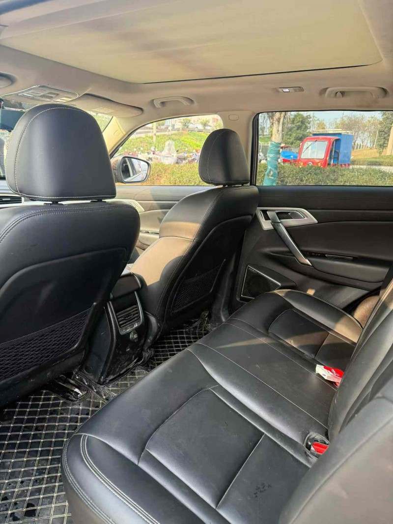 达州17年吉利博越7